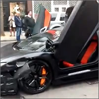 Lamborghini Aventador choca con un Madza