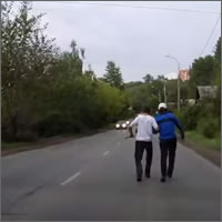 rusos-borrachos-caminando
