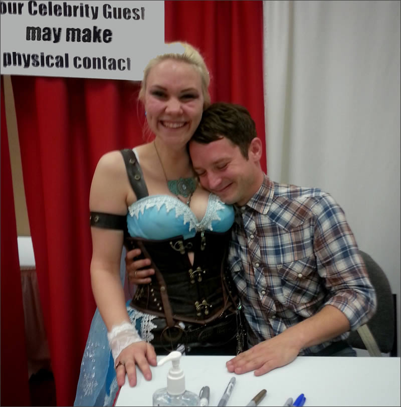 Elijah Wood nunca rechaza una foto con sus fans