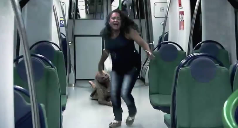 broma de cámara oculta de zombis en el metro