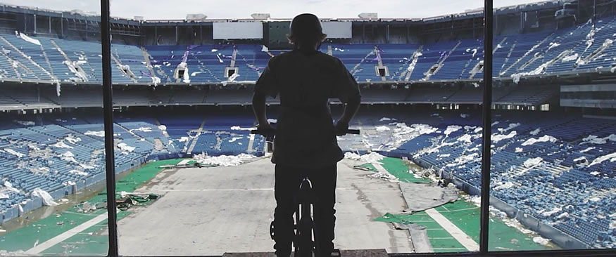 BMX en un estadio abandonado