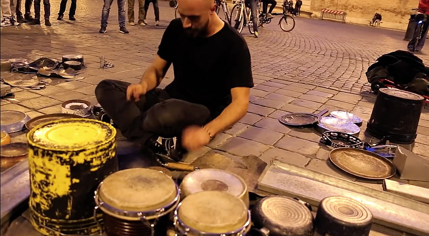 Rave en La Piazza del Popolo