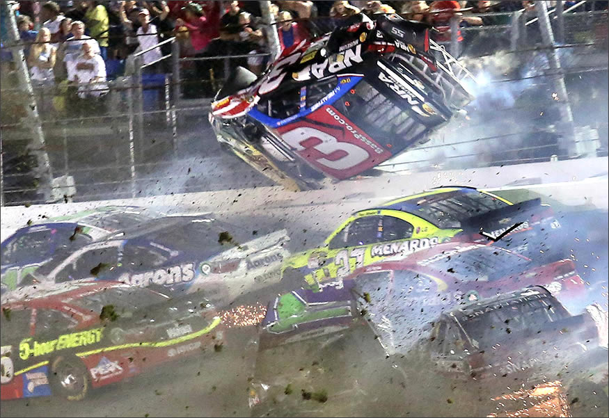 accidente múltiple en la NASCAR