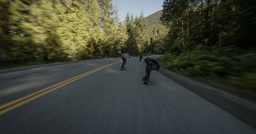 Skaters descendiendo a 100km/h