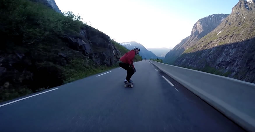 Bajando un puerto de montaña noruego en skate