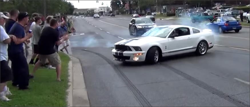 Mustang descontrolado