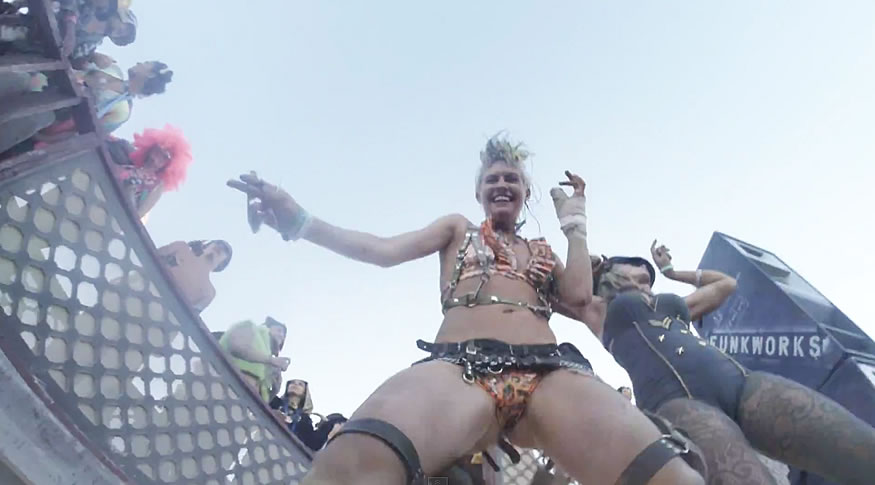 GoPro cae en una pista de baile del Burning man