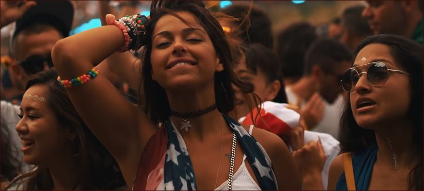 tomorrowland2015-chica