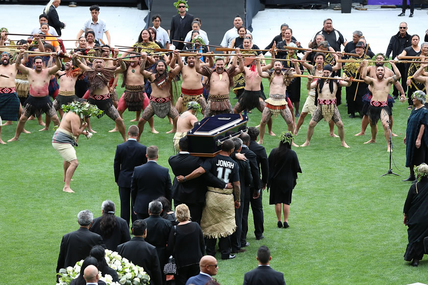 Haka de despedida para Jonah Lomu