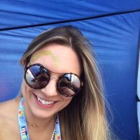 La nena lo está pasando bien en el Festival